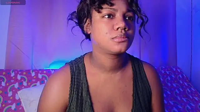 Daphnewalker   online show from May 20, 11:40 am