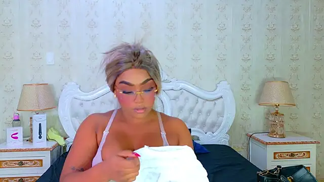 TianahGlow online show from October 15, 9:39 pm