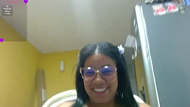 Snapshot of kendrakaramelo chatting on October 4, 1:00 am kendrakaramelo online show from October 4, 1:00 am