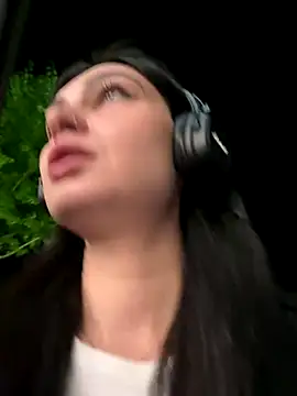 lunalovelee online show from September 26, 6:49 pm