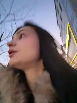 lunalovelee online show from December 19, 8:39 am