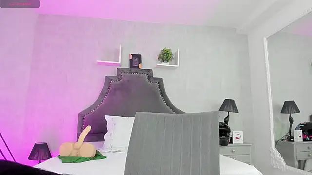 EmiliaRose  online show from November 17, 9:04 pm