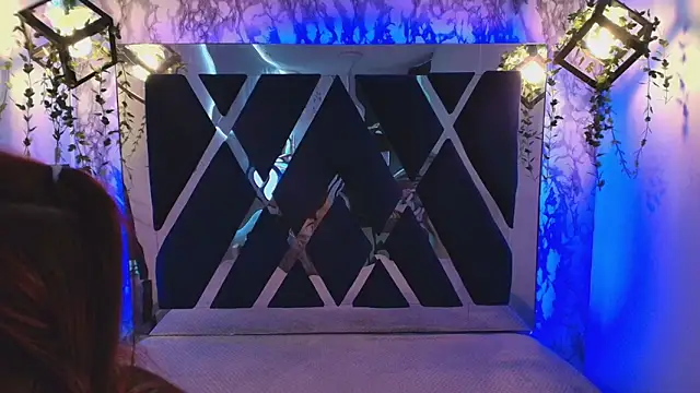 charlotte bluee online show from November 18, 6:42 pm