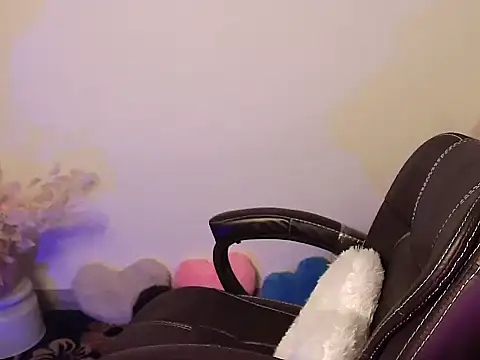 megancatluna online show from December 1, 5:44 am