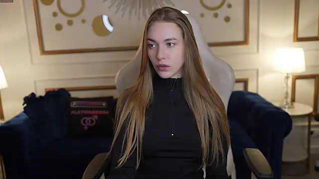 Layla Sweet  online show from December 14, 7:30 pm