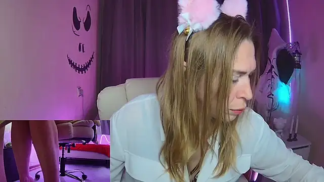 TessaDaybreak online show from October 24, 7:59 am