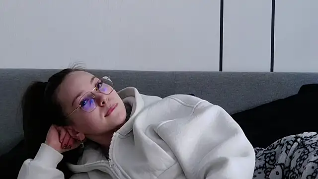 -Amora online show from March 31, 11:21 am