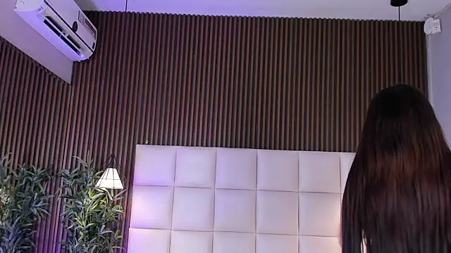 MelanieHillss online show from April 7, 4:03 am