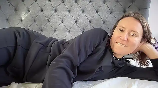 Snapshot of eatmypie69 chatting on September 23, 12:25 pm eatmypie69 online show from September 23, 12:25 pm