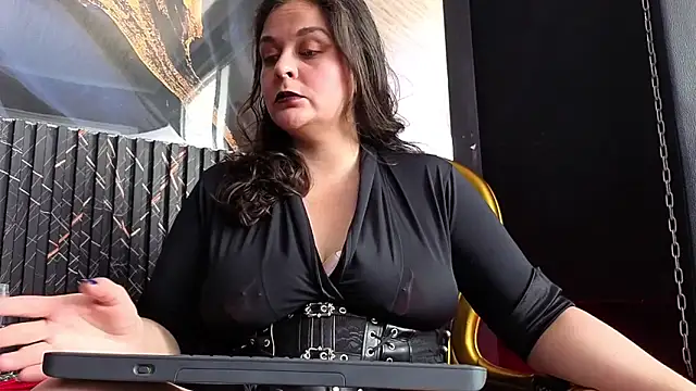 AmandaKovich online show from March 28, 7:35 pm