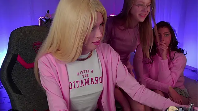 EveMundie online show from November 1, 1:59 pm