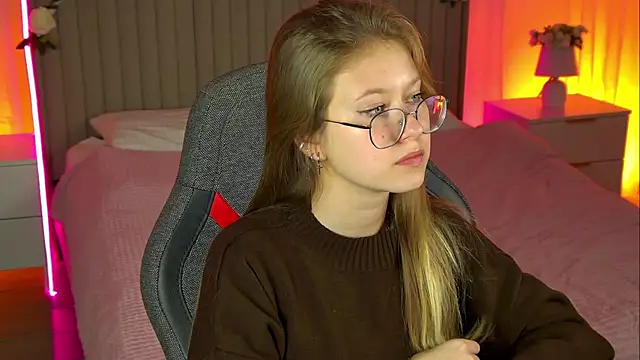 EveMundie online show from October 30, 1:23 pm