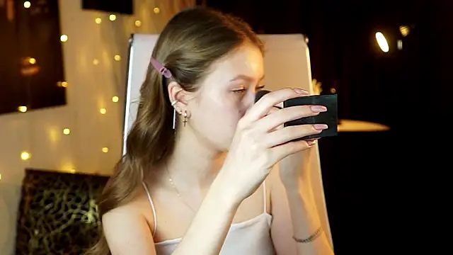 EveMundie online show from February 27, 8:25 am