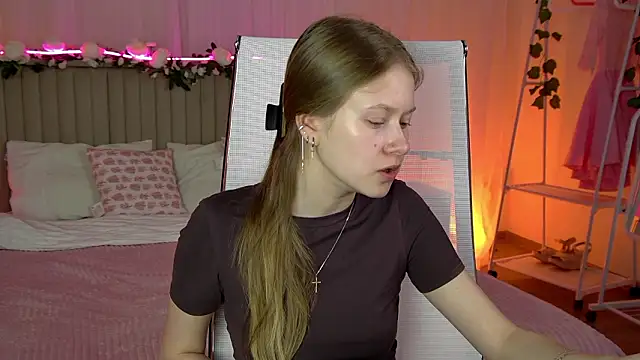 EveMundie online show from March 17, 11:25 am