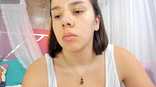 Snapshot of EmmaSulivan chatting on October 8, 11:58 am EmmaSulivan online show from October 8, 11:58 am