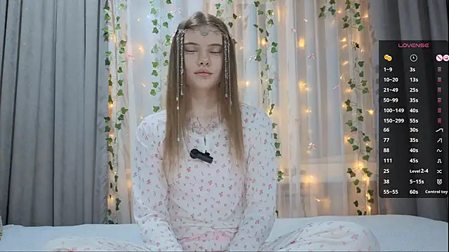 CarolinePepper online show from January 17, 2:13 pm