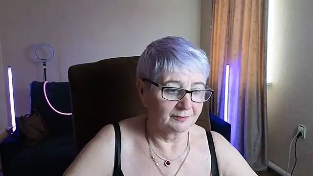 Sandra Snowflake online show from April 8, 12:40 pm