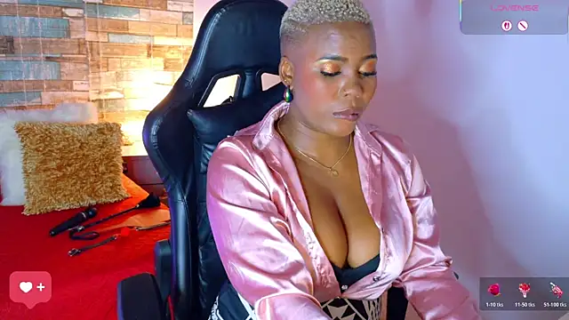 DashaSousaa online show from April 22, 8:28 pm