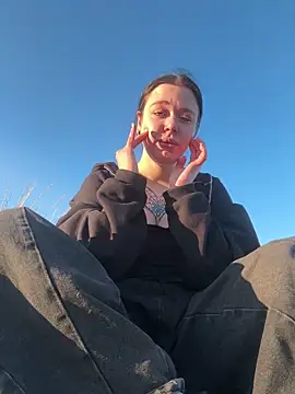 AlishaOfThorns online show from April 1, 11:33 am