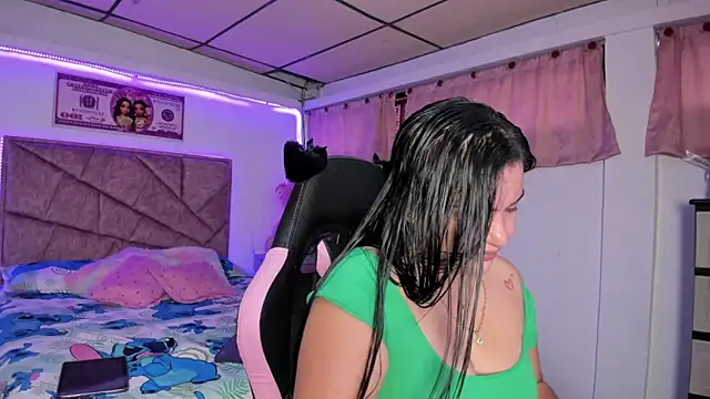 Cristal Smith20 online show from April 16, 1:00 pm