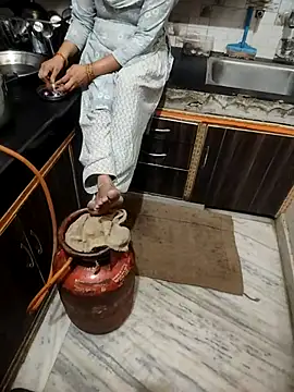 indian couple4 online show from April 18, 3:31 am