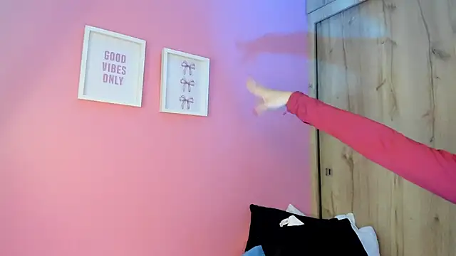 TANIA 06 online show from April 18, 7:07 pm