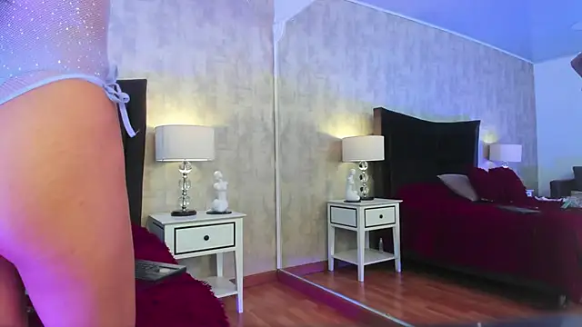 NahomyCarther online show from March 4, 1:50 pm