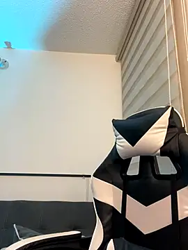 DesireLuxe online show from November 11, 7:15 am