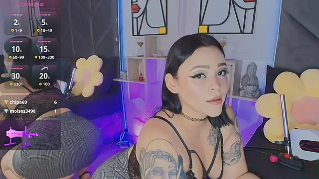 Carlaguzman  online show from March 5, 6:37 pm