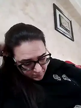 Dolcecurvy online show from April 1, 1:41 pm