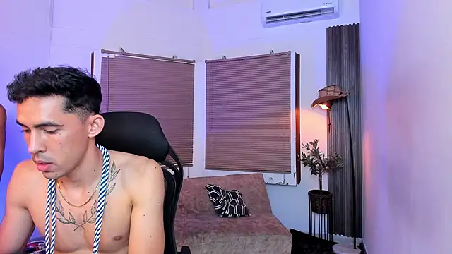 Snapshot of Fun_BoysW chatting on October 3, 2:27 am Fun BoysW online show from October 3, 2:27 am