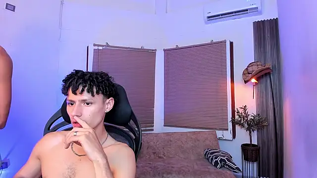 Snapshot of Fun_BoysW chatting on September 30, 2:06 am Fun BoysW online show from September 30, 2:06 am