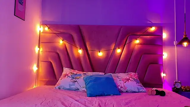 innocenthazel online show from October 28, 2:28 am