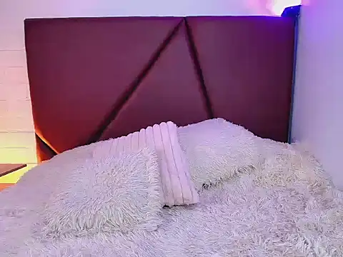 Lexi Howard  online show from April 12, 7:55 am