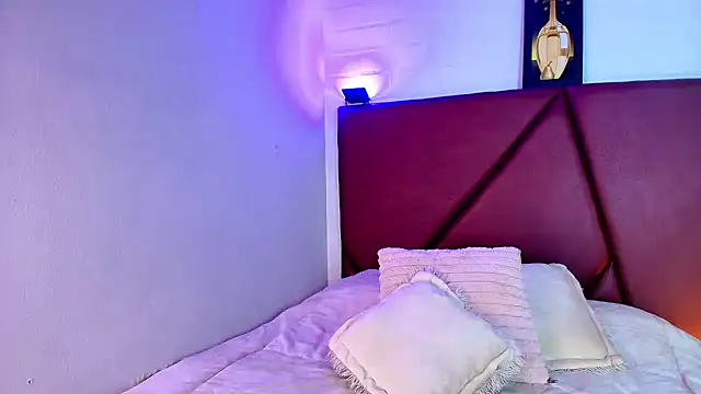 Lexi Howard  online show from June 6, 5:03 am