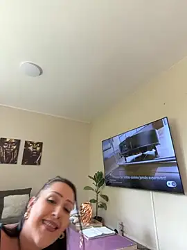 latinaesp online show from June 3, 11:11 am