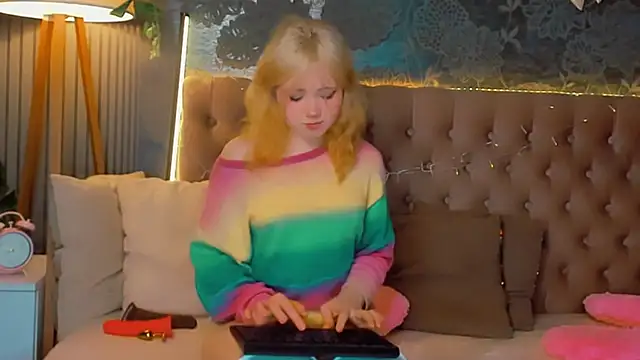 EmilyAngells online show from March 9, 6:49 am