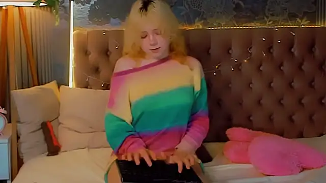 EmilyAngells online show from February 20, 7:21 am