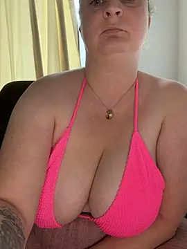 curvy eina online show from July 19, 3:47 pm