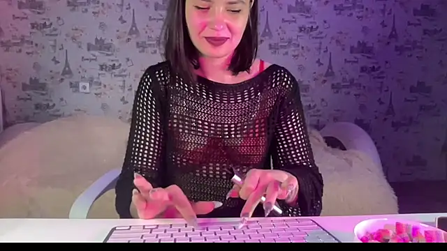 Just Scarlet  online show from September 22, 11:30 am