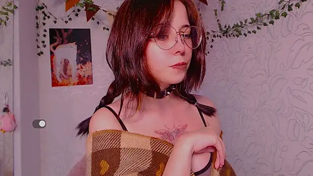 Snapshot of _miraclecattt_ chatting on October 4, 9:37 am  miraclecattt  online show from October 4, 9:37 am