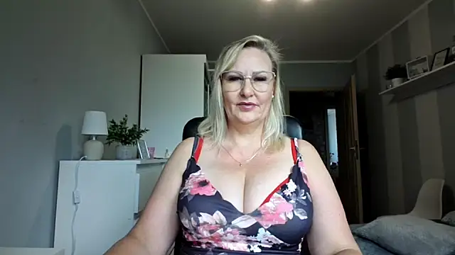 DianaLive online show from August 4, 7:03 am