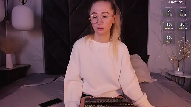 VictoriaLights online show from October 16, 6:27 am