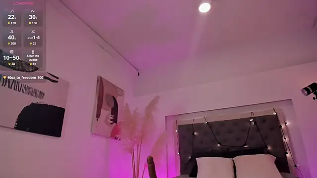 Layla Clarke online show from November 28, 4:04 am