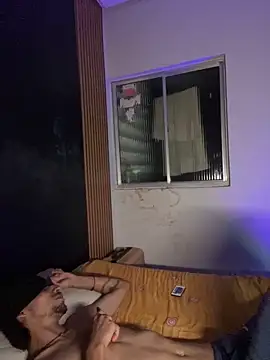 KiaraCut online show from April 19, 9:39 pm