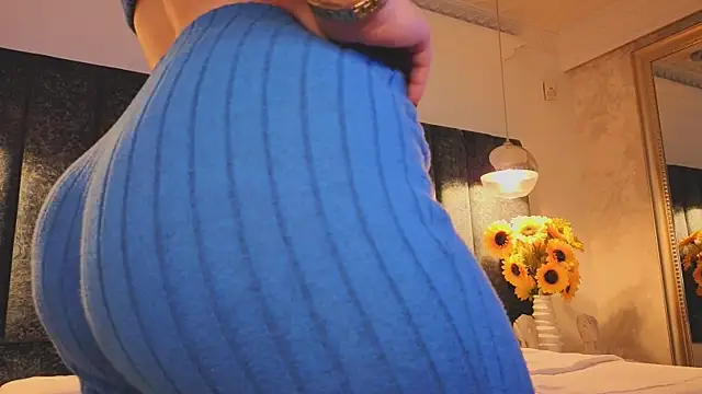 Ariannaa Suarez1 online show from March 28, 7:35 pm