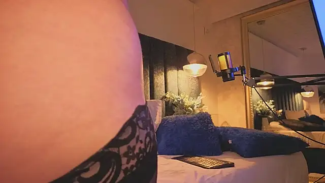 Ariannaa Suarez1 online show from October 15, 7:49 pm