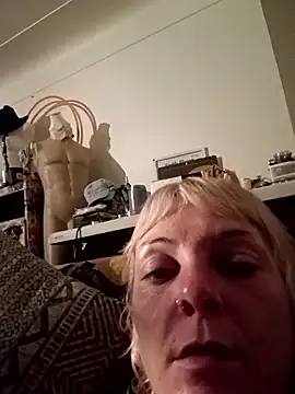 Foxxyhoneypott online show from June 15, 7:19 am
