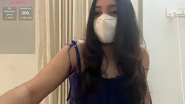 Snapshot of oviyakalra chatting on October 29, 3:33 am oviyakalra online show from October 29, 3:33 am