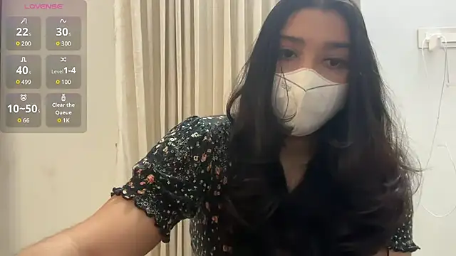 Snapshot of oviyakalra chatting on October 31, 4:58 am oviyakalra online show from October 31, 4:58 am